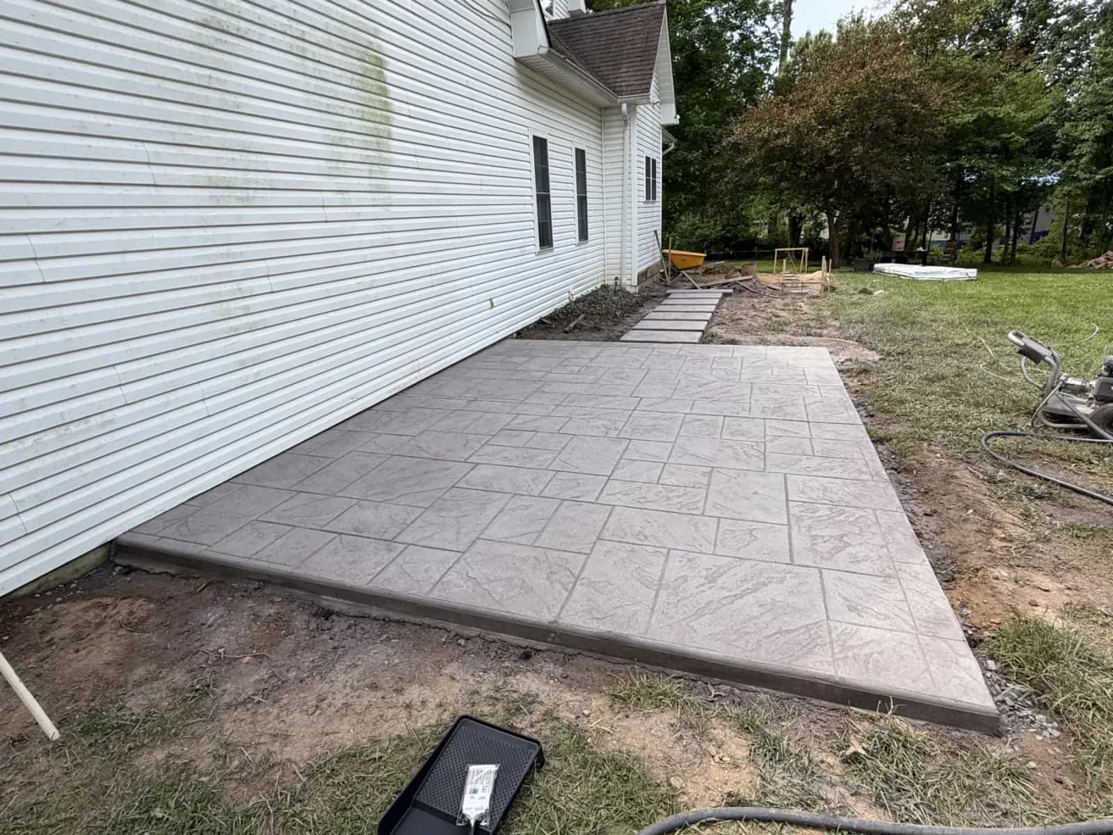 Finished stamped concrete patio in Culpeper VA with ashlar cut slate pattern and integral color