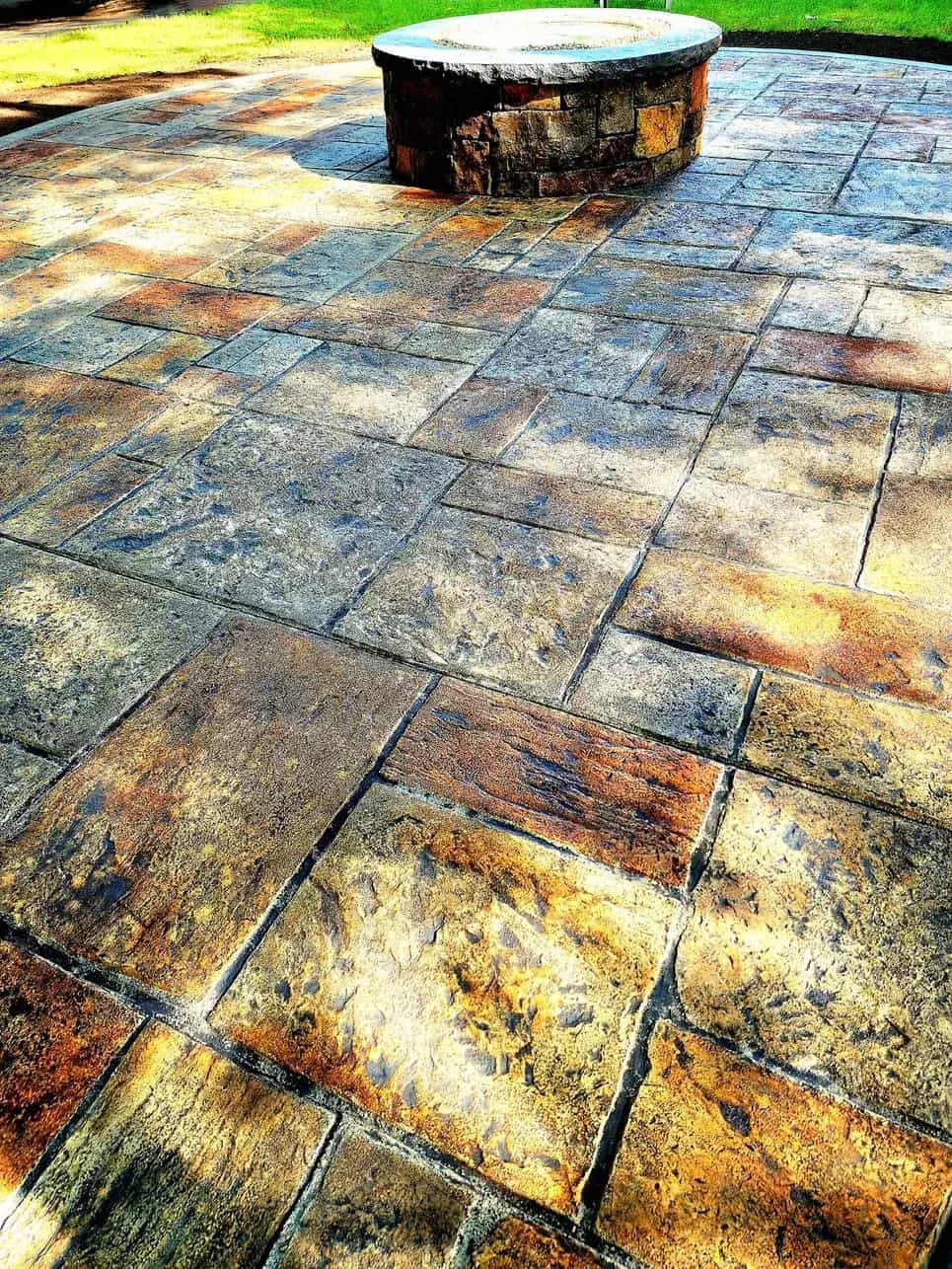 Stamped concrete fire pit area with decorative concrete detail
